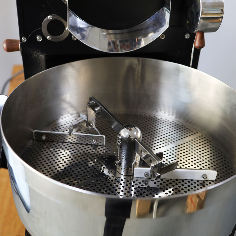 Cooling tray and stirrer of a Yoshan coffee roaster