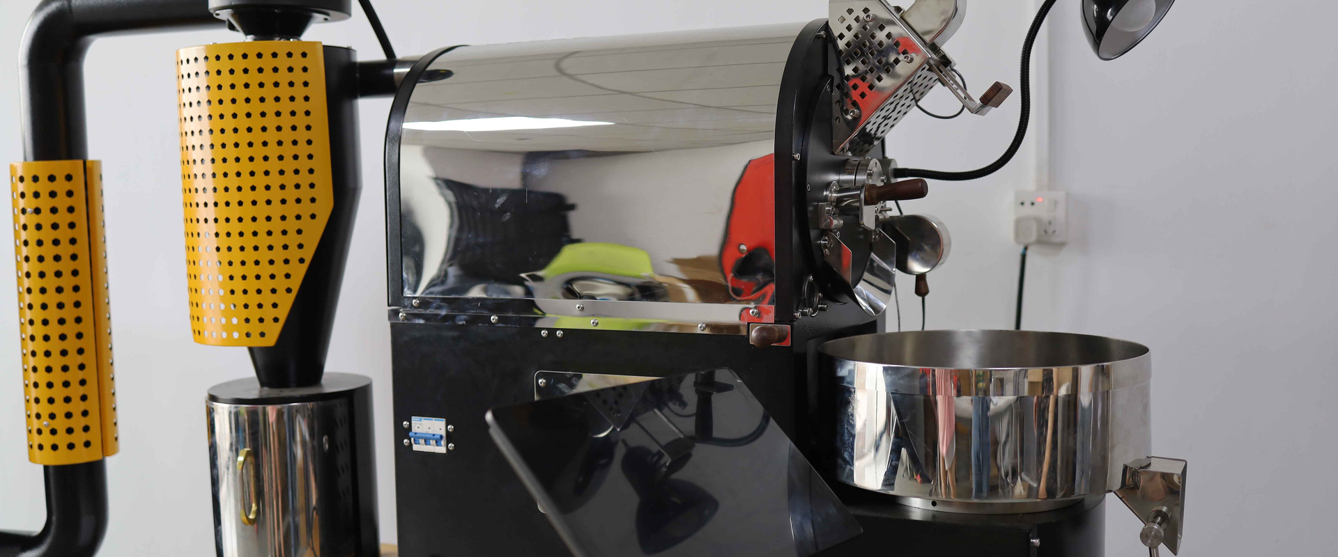 Yoshan SD-1.5 Pro coffee roaster, angled view